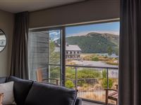 Peppers-Bluewater-Lake-Tekapo-New-Zealand-Deluxe-Lake-View-Room-5