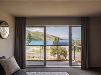 Peppers-Bluewater-Lake-Tekapo-New-Zealand-Deluxe-Lake-View-Room-1