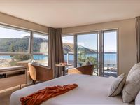 Peppers-Bluewater-Lake-Tekapo-New-Zealand-Deluxe-Lake-View-Room-2